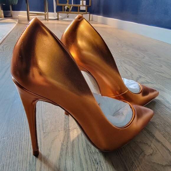 ALDO STESSY ORANGE METALLIC PUMPS - NEW IN BOX - SIZE 5 - Picture 1 of 5